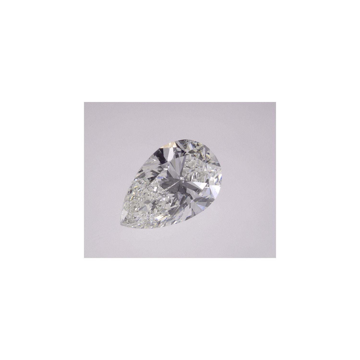 2.40 ct lab-grown diamond, pear cut | Sapphire Row