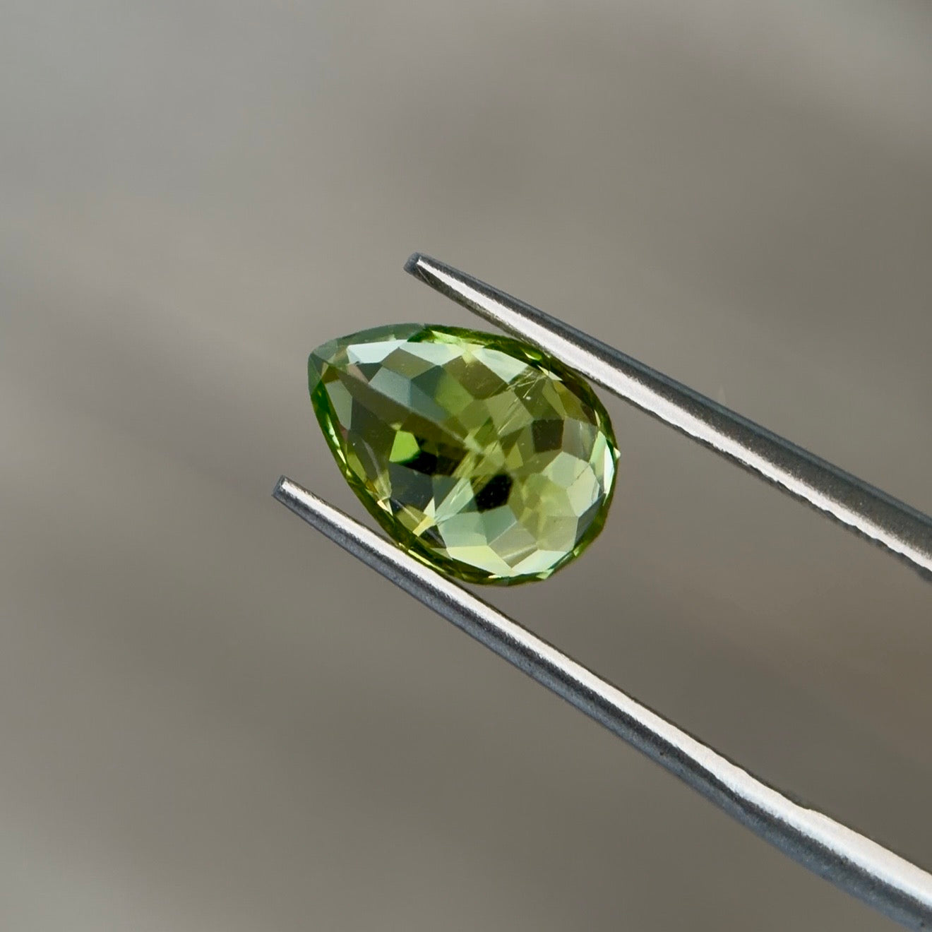 2.37 ct Natural Peridot Olive Green – Pear Cut – AIG Certified