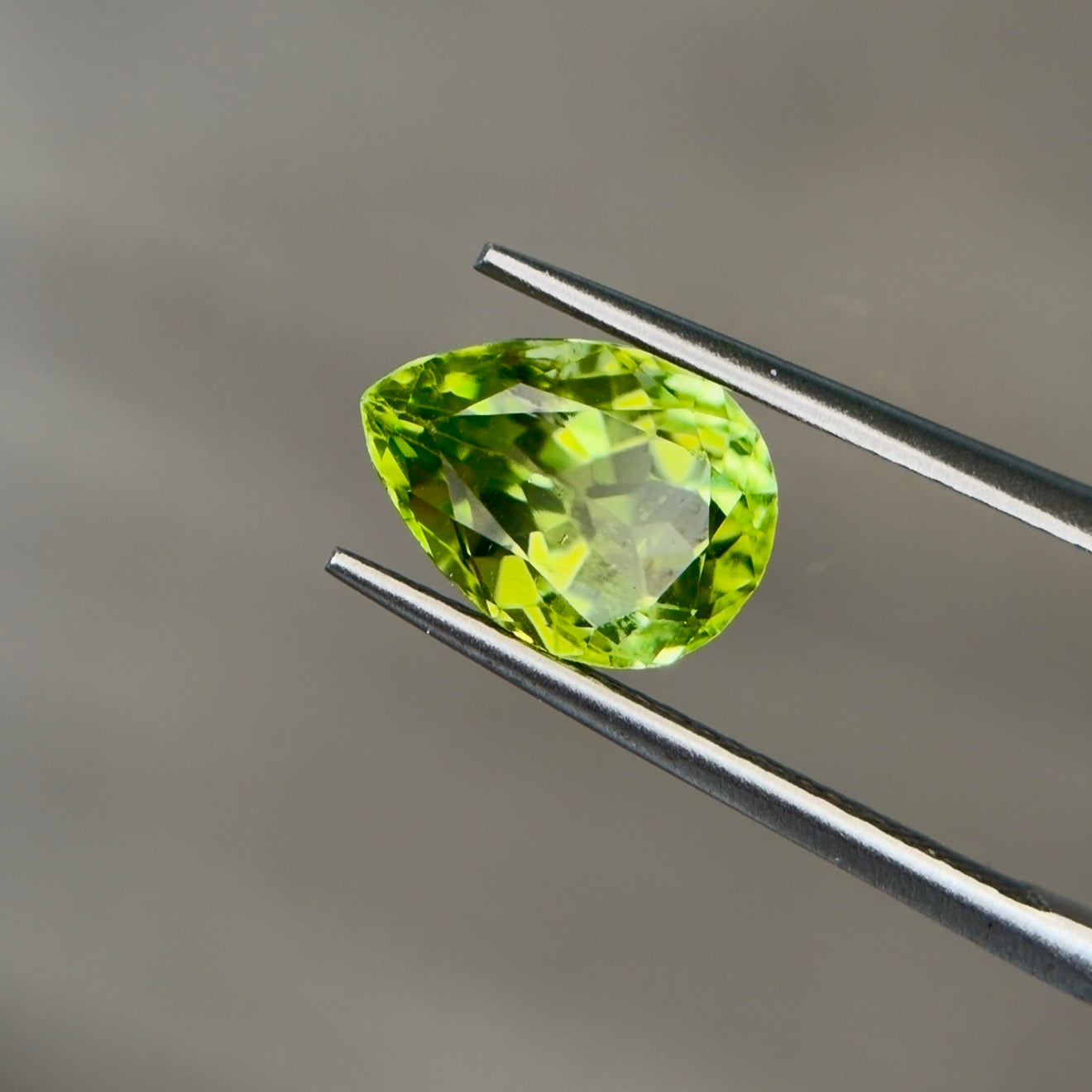 2.26 ct Natural Peridot Olive Green – Pear Cut – AIG Certified
