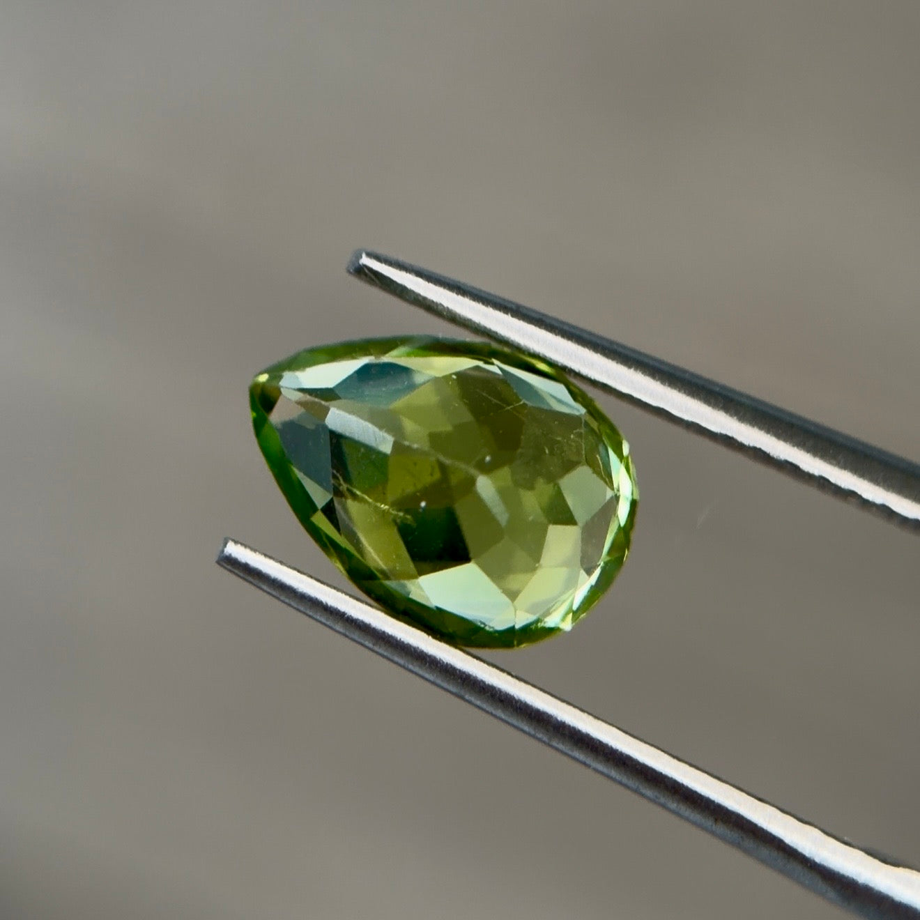 2.26 ct Natural Peridot Olive Green – Pear Cut – AIG Certified