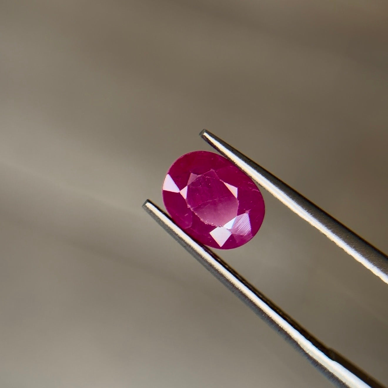 1.55 ct Natural Ruby Pinkish Red Heated – Oval Cut – Burma – AIG Certified