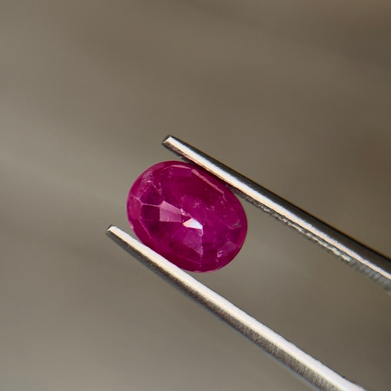 1.55 ct Natural Ruby Pinkish Red Heated – Oval Cut – Burma – AIG Certified