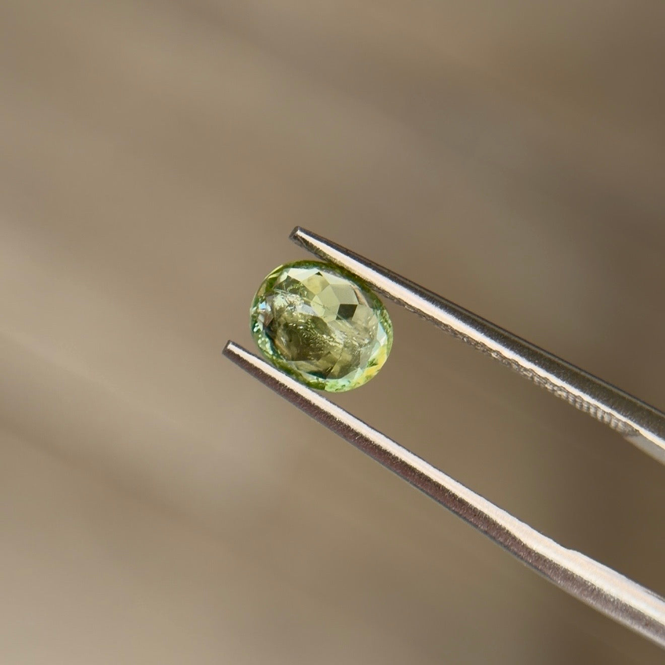 0.96 ct Natural Paraiba Tourmaline Neon Green – Oval Cut – Mozambique – AIG Certified