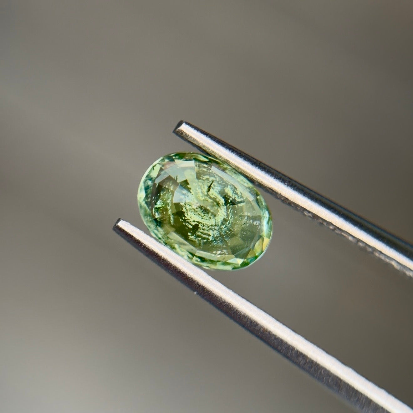 0.87 ct Natural Paraiba Tourmaline Neon Green – Oval Cut – Mozambique – AIG Certified