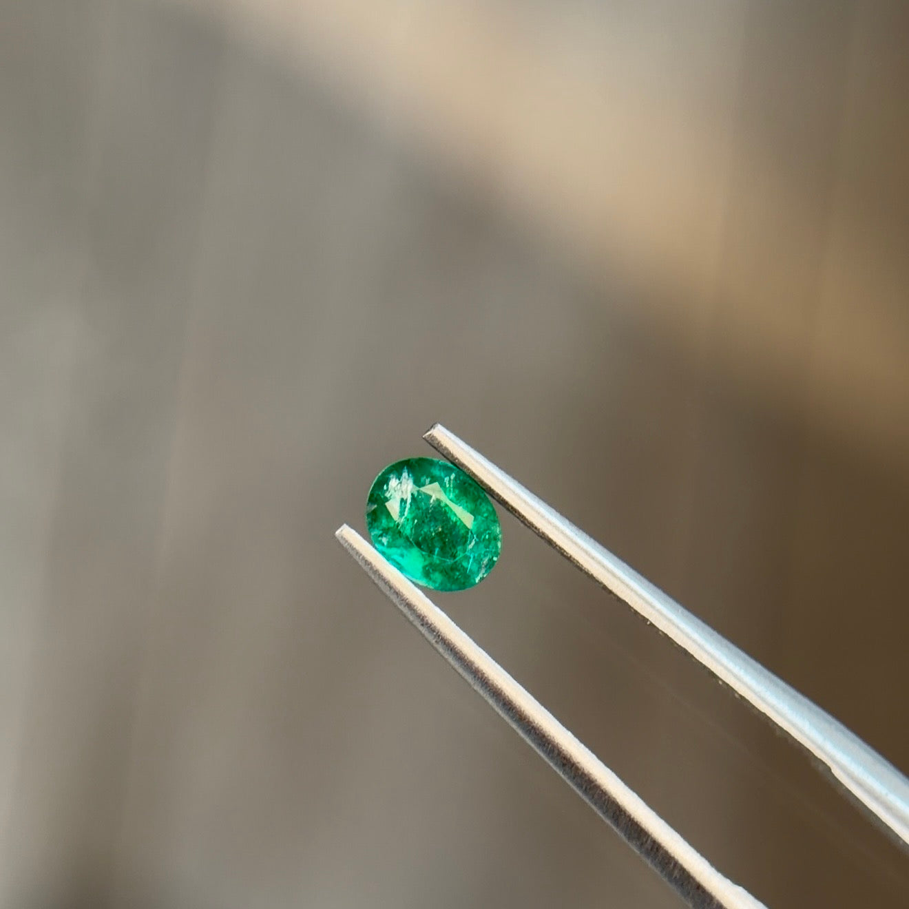 Sapphire Row 0.41 ct Natural Emerald Green, Oval Cut, Zambia (V2), AIG Certified