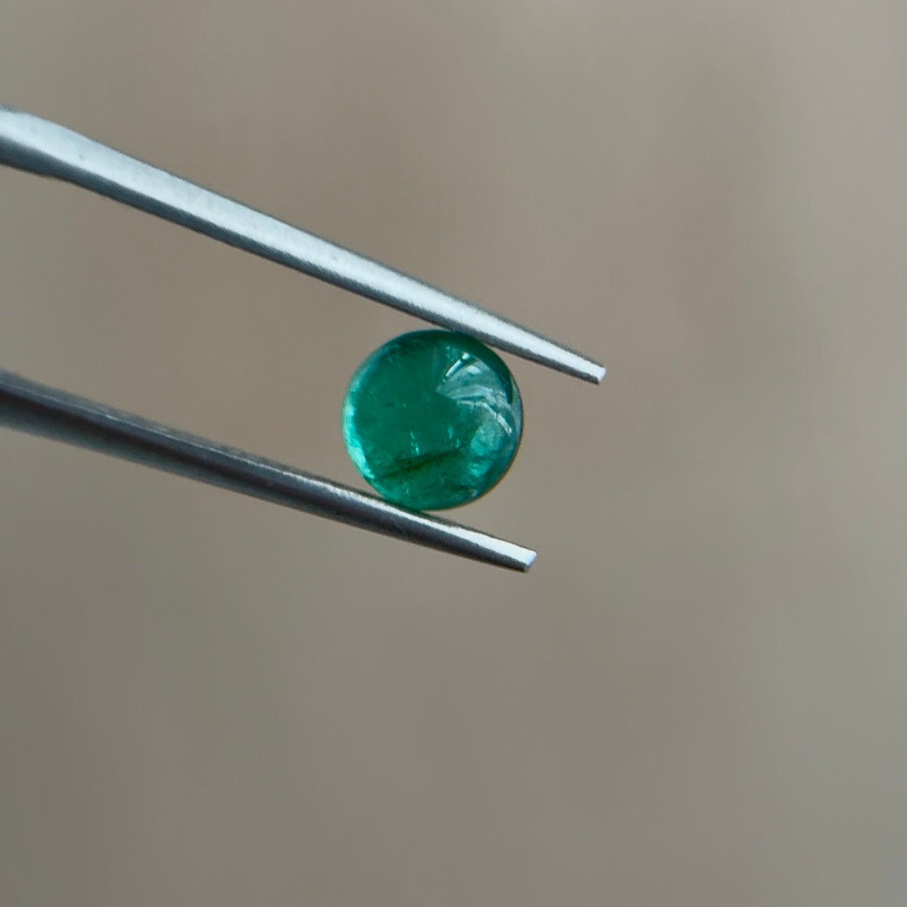 Sapphire Row 0.71 ct Natural Emerald Green, Round Cabochon, Zambia, AIG Certified