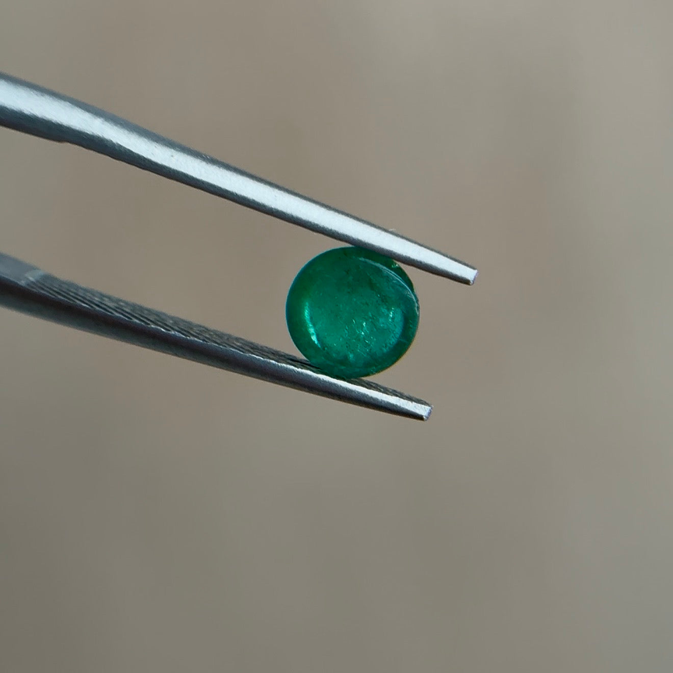 0.71 ct Natural Emerald Green – Round Cabochon – Zambia – AIG Certified