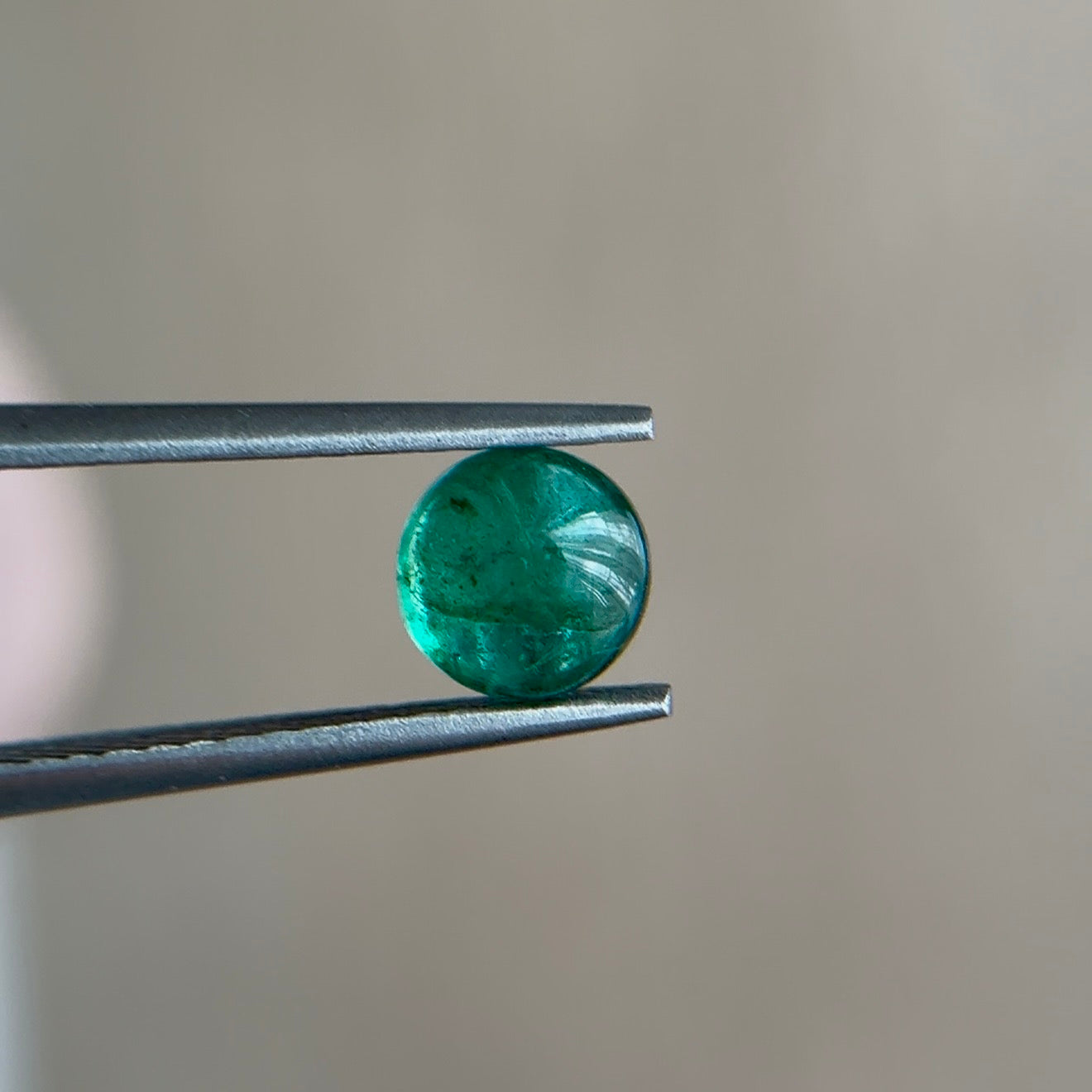 0.69 ct Natural Emerald Green – Round Cabochon – Zambia – AIG Certified