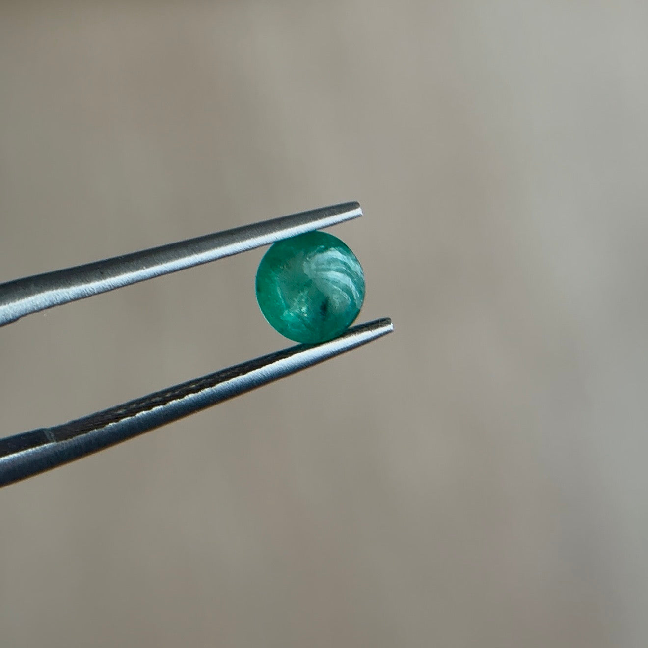 0.76 ct Natural Emerald Green – Round Cabochon – Zambia – AIG Certified