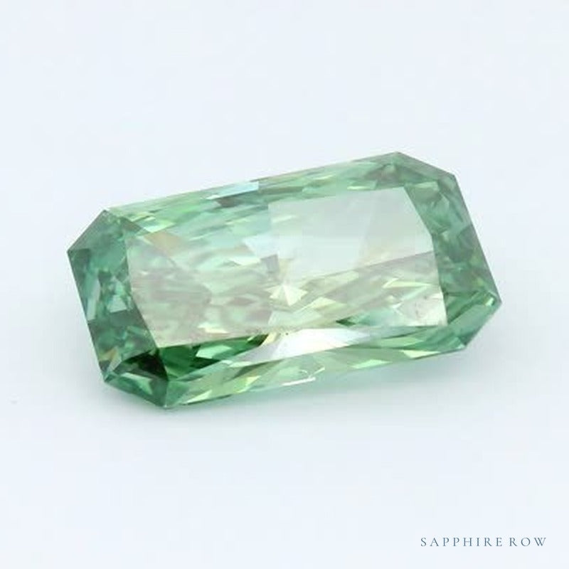 2.59 ct lab-grown fancy vivid green diamond, radiant cut | Sapphire Row