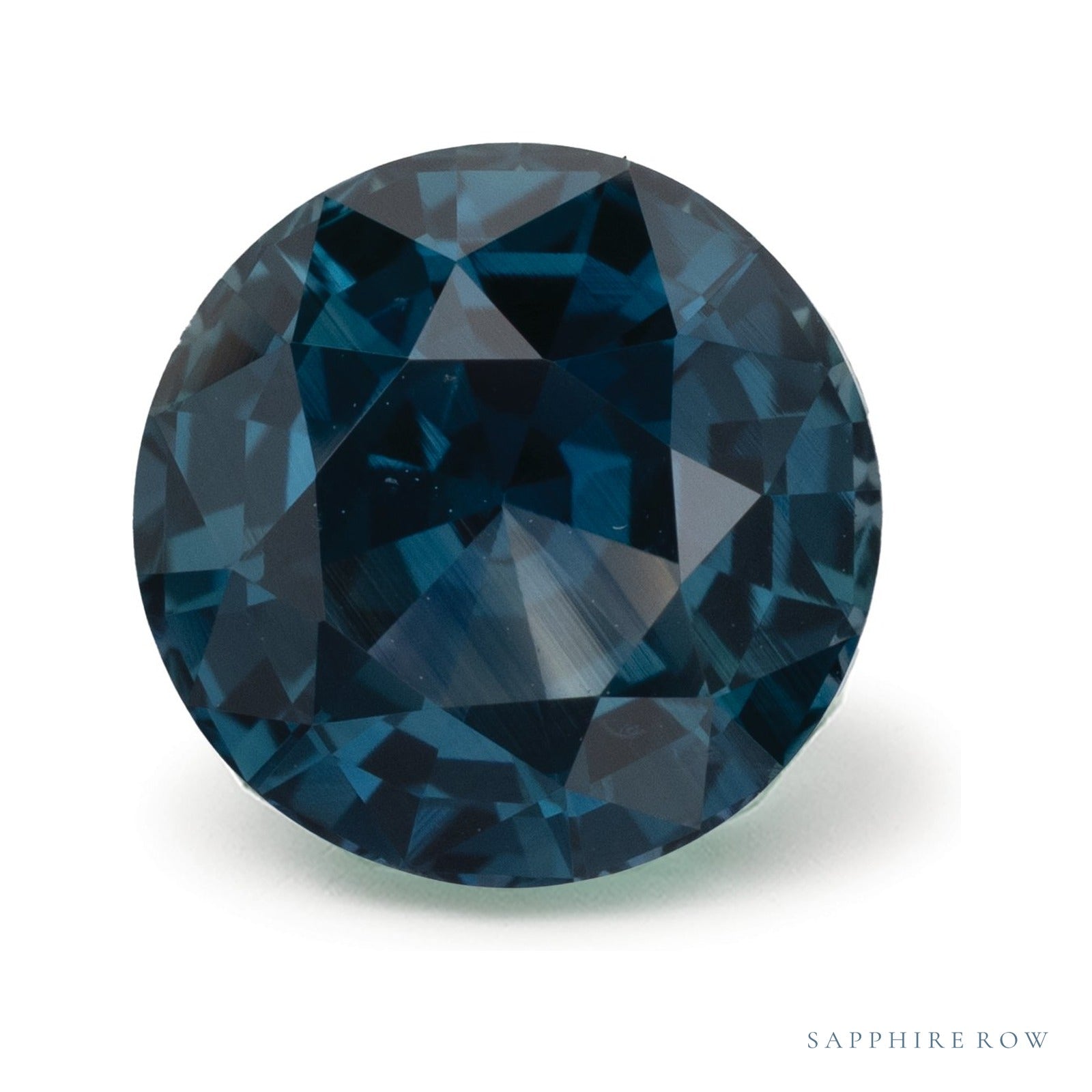 3.74 ct natural teal sapphire from Madagascar, round cut | Sapphire Row · cut4