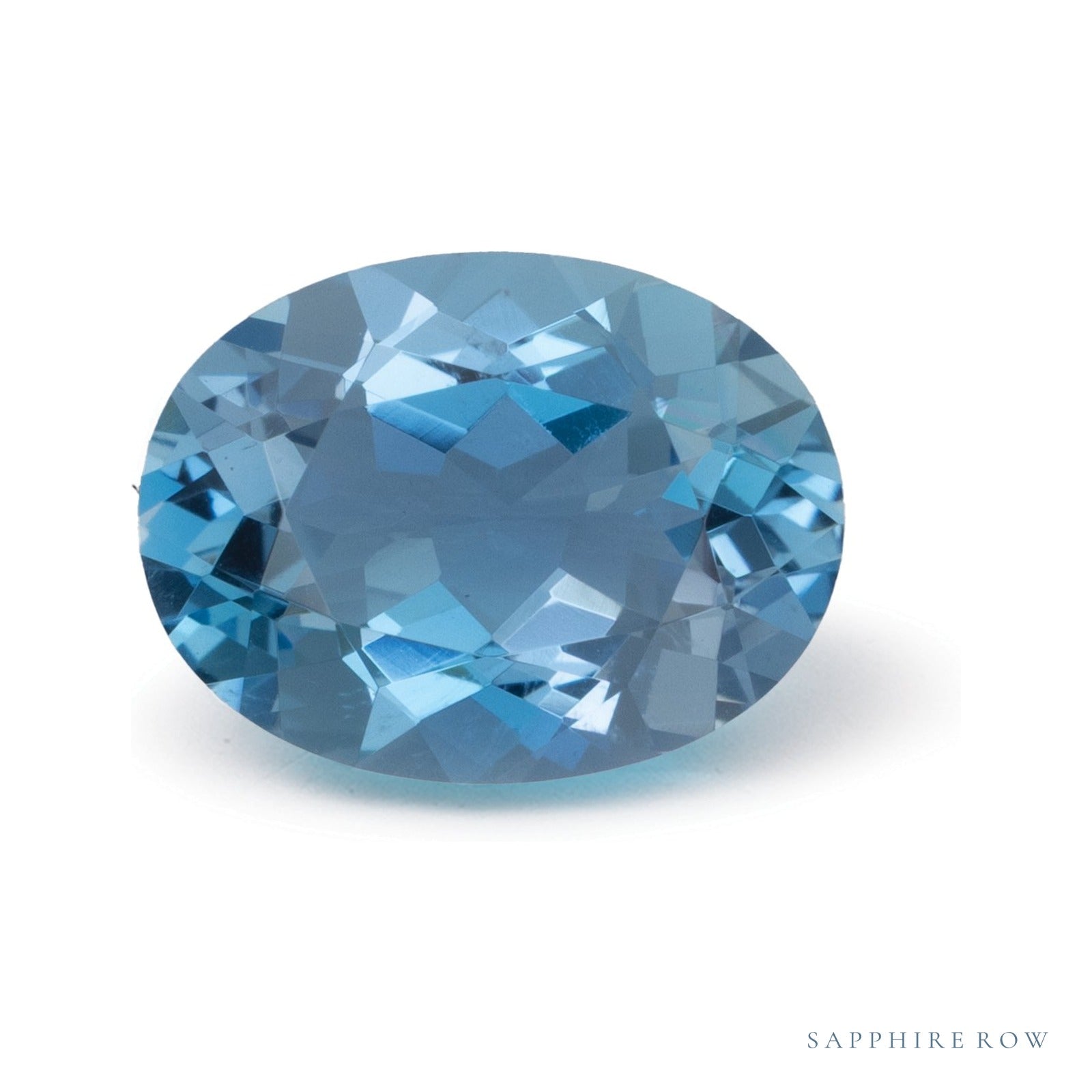 2.63 ct natural blue aquamarine from Mozambique, oval cut | Sapphire Row · cut4