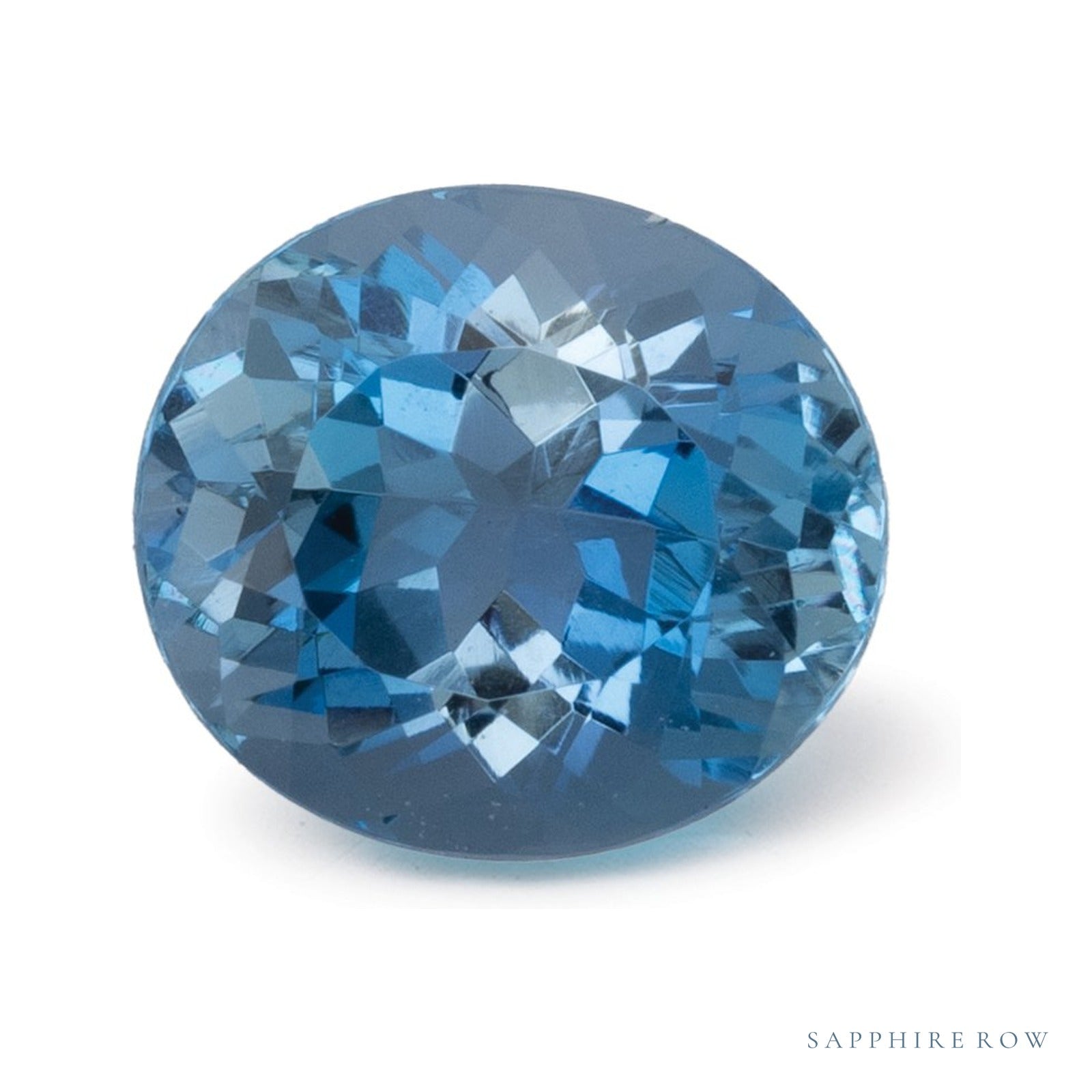 1.65 ct natural blue aquamarine from Mozambique, oval cut | Sapphire Row · cut4