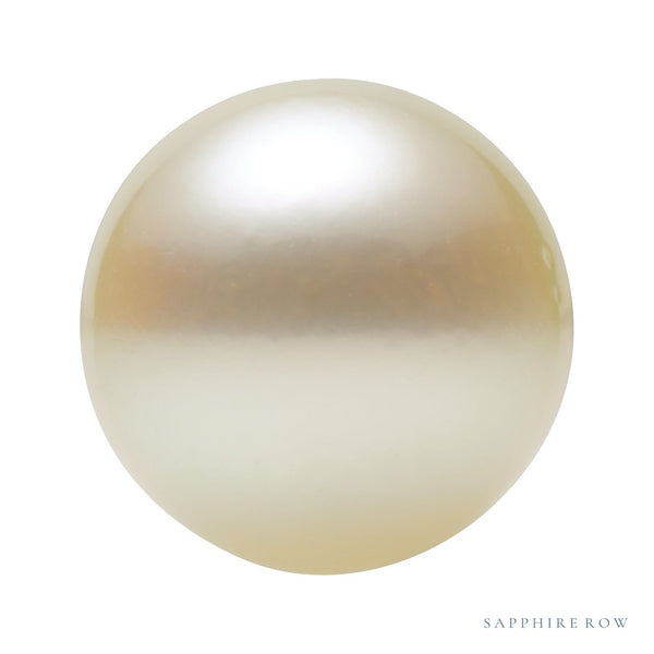 4.5 mm white cultured akoya pearl, round cut | Sapphire Row · cut7