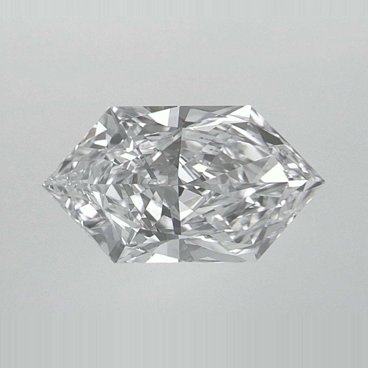 2.52 ct Lab-Grown Diamond – D VS1 – Elongated Hexagon Duchess Faceted-cut – IGI Certified — Sapphire Row · cut7