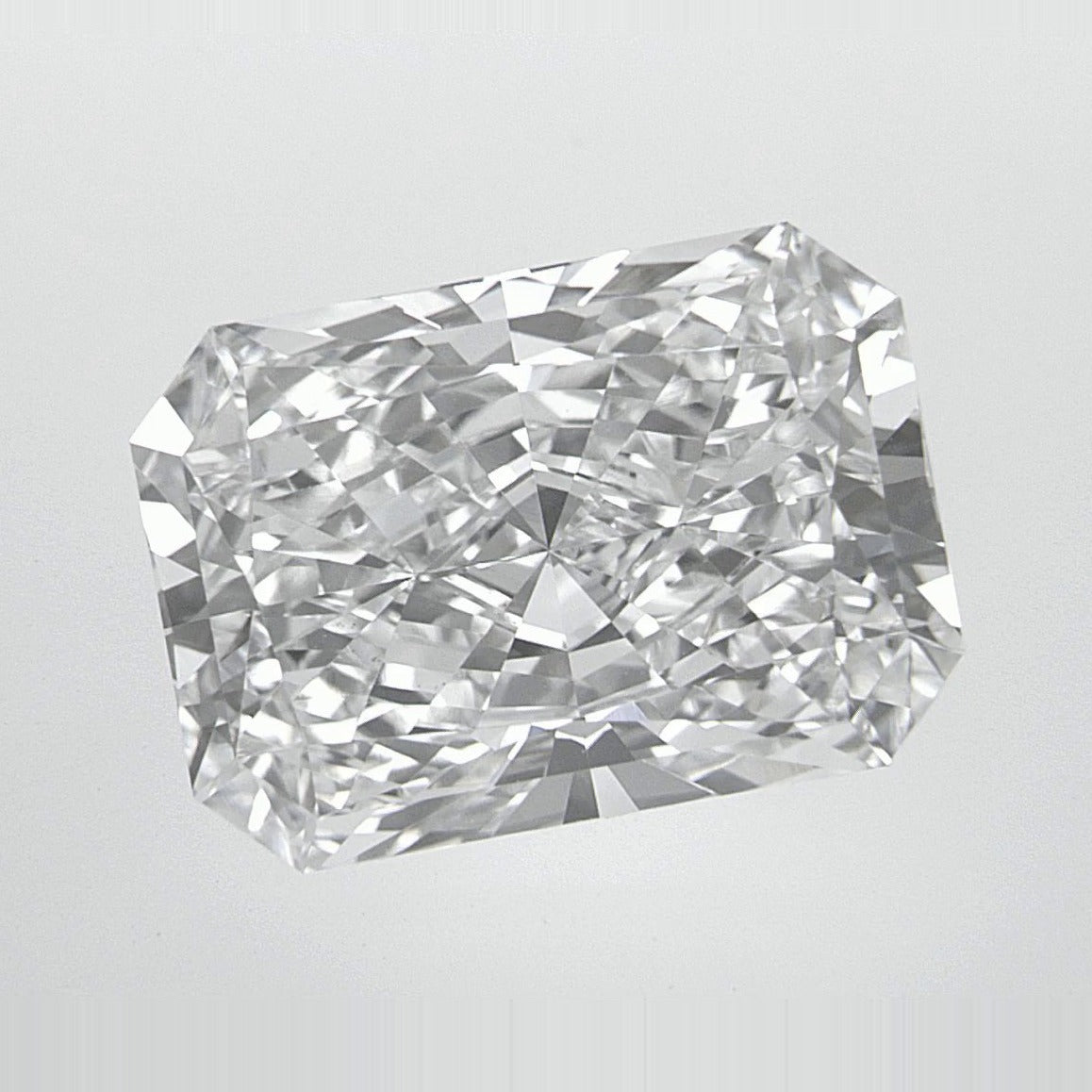 4.74 ct Lab-Grown Diamond – E VVS2 – Radiant Cut – IGI Certified — Sapphire Row · cut7