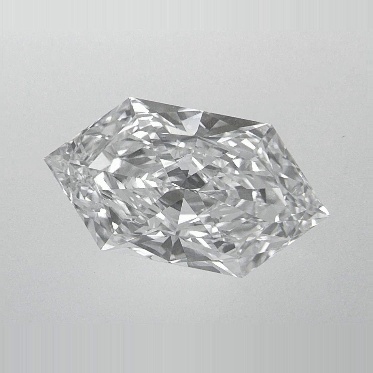 3.85 ct Lab-Grown Diamond – E VVS1 – Elongated Hexagon Duchess Faceted-cut – IGI Certified — Sapphire Row · cut7