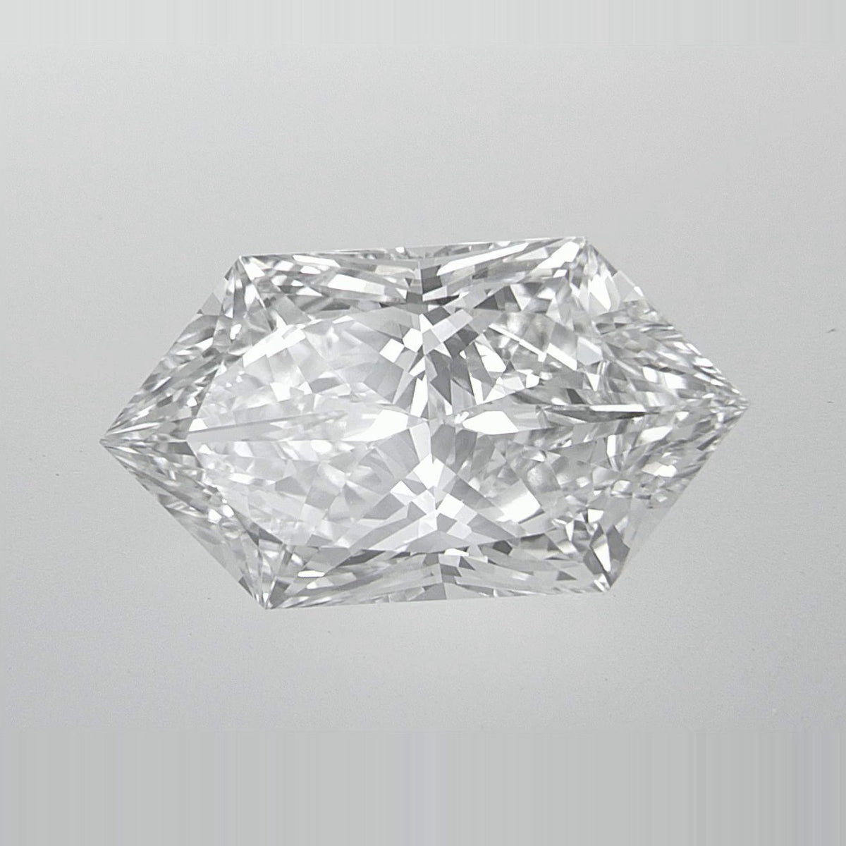 3.76 ct Lab-Grown Diamond – E VVS1 – Elongated Hexagon Duchess Faceted-cut – IGI Certified — Sapphire Row · cut7