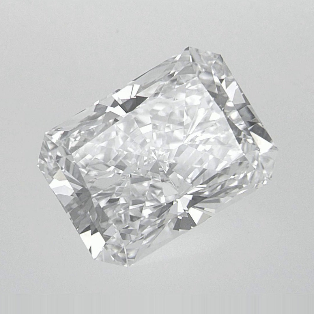3.01 ct Lab-Grown Diamond – D VVS2 – Radiant Cut – IGI Certified — Sapphire Row · cut7