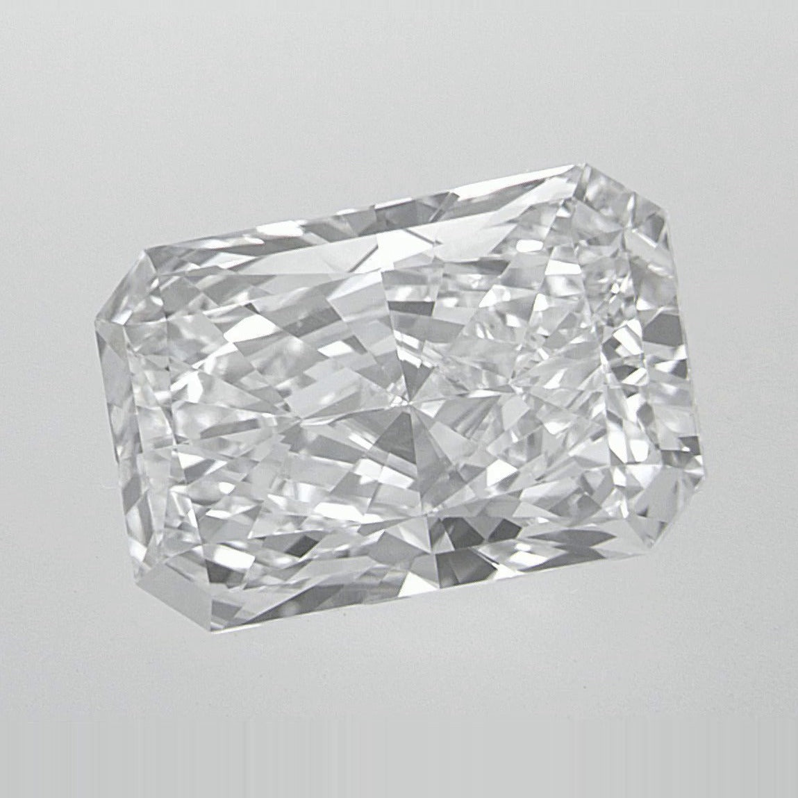2.85 ct Lab-Grown Diamond – D VVS2 – Radiant Cut – IGI Certified — Sapphire Row · cut7