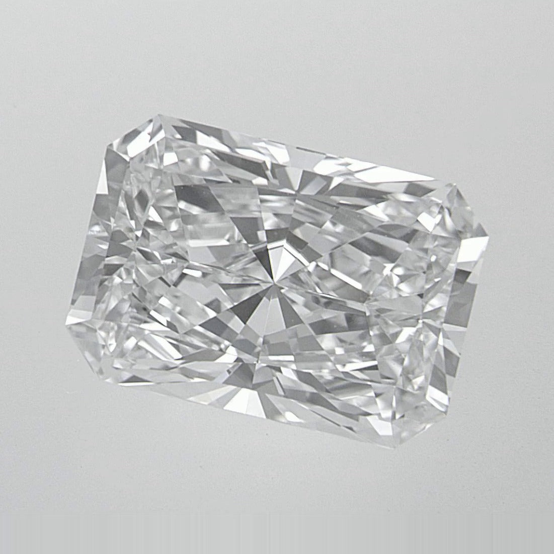 2.79 ct Lab-Grown Diamond – D VVS1 – Radiant Cut – IGI Certified — Sapphire Row · cut7
